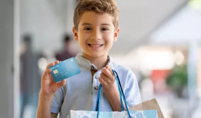 Какие банковские карты доступны до совершеннолетия